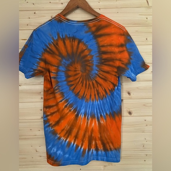 NEW Unisex Small GILDAN Soft Style Blue Orange Spiral Tie Dye T-Shirt Ballfield - Picture 4 of 8